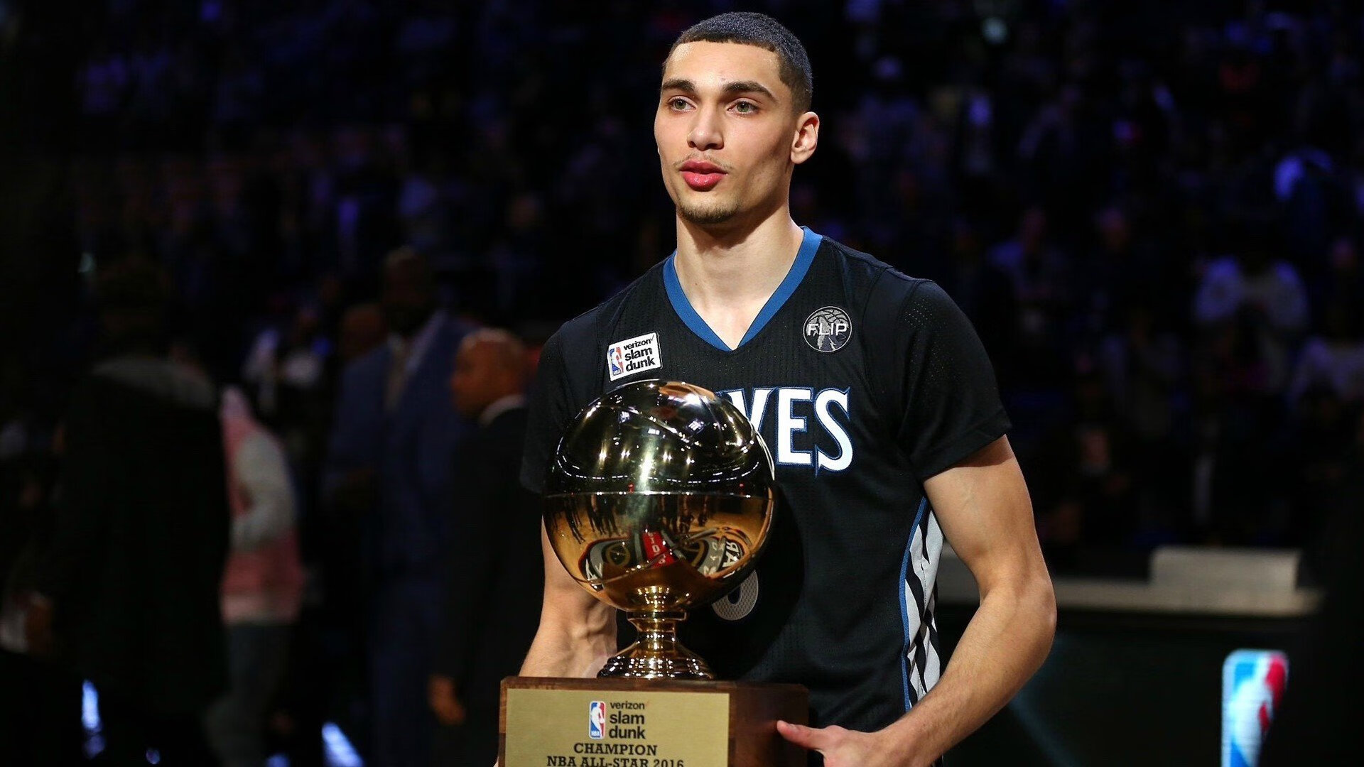 拼搏不息中国篮球不断前行，篮球拼搏精神